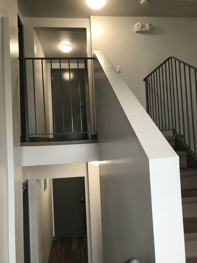 Photo du bâtiment - 379-379 Erb St. W