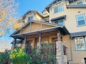 Building Photo - 108 Balbach St
