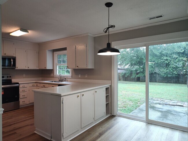 Building Photo - 7413 Doves Nest Cir