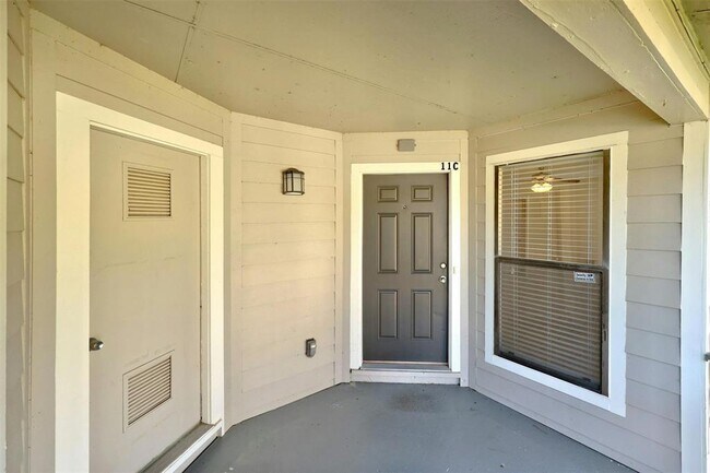 Foto del edificio - 10616 Mellow Ln