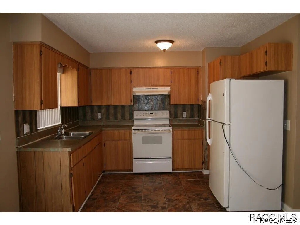Building Photo - 3633 E Byrd St