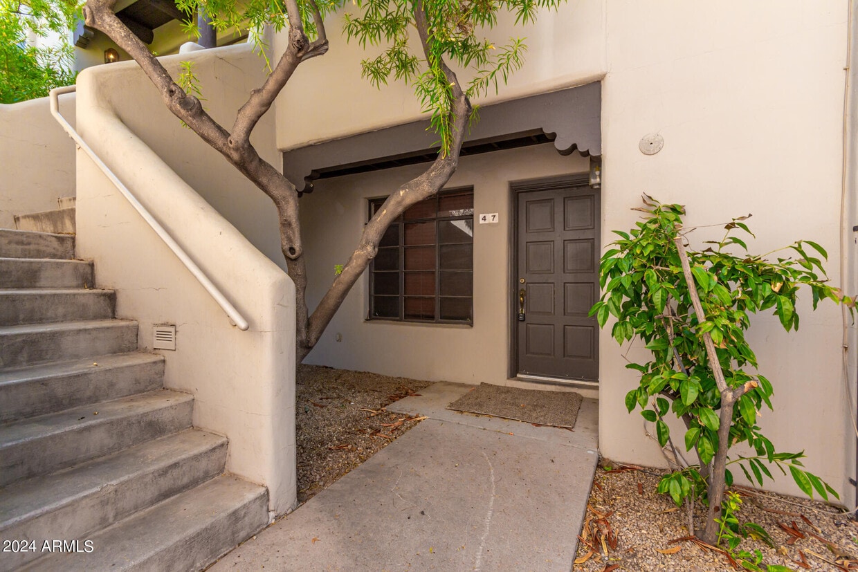 Primary Photo - 1449 E Highland Ave