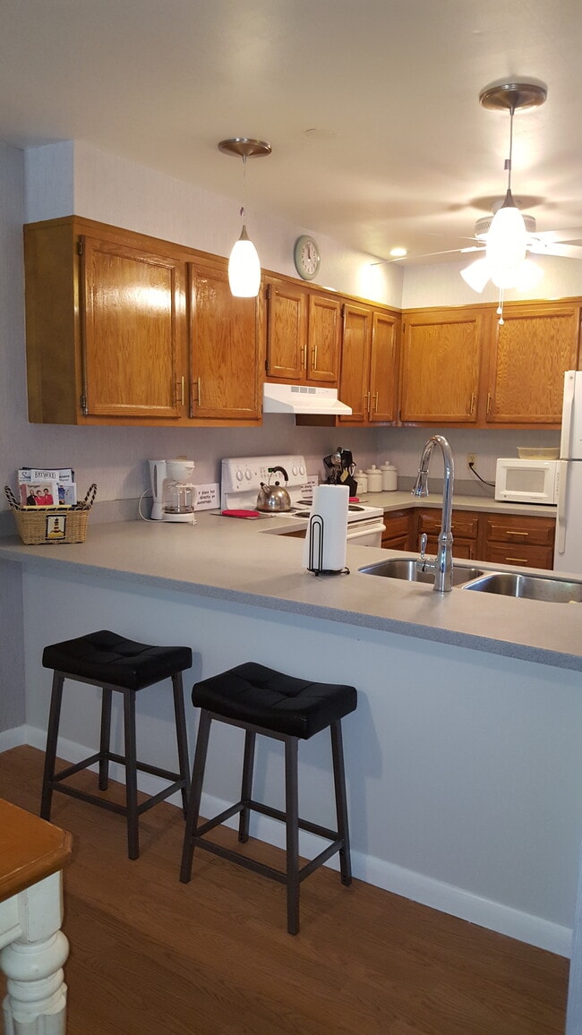 Kitchen - 100 Henlopen Stat
