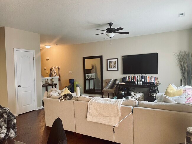 Natural lighting is great at all hours of the day thanks to wall to wall windows and patio door. - 4941 Travertine Ave