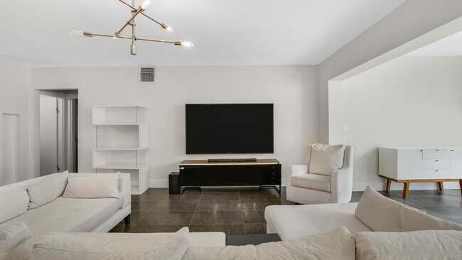 Foto del edificio - 2090 Keystone Blvd