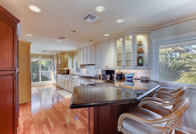 Foto del edificio - 1600 Treasure Ln