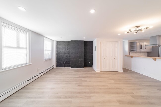 Building Photo - 169 Halladay St