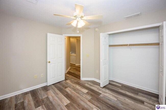 Foto del edificio - 356 Bittersweet Dr