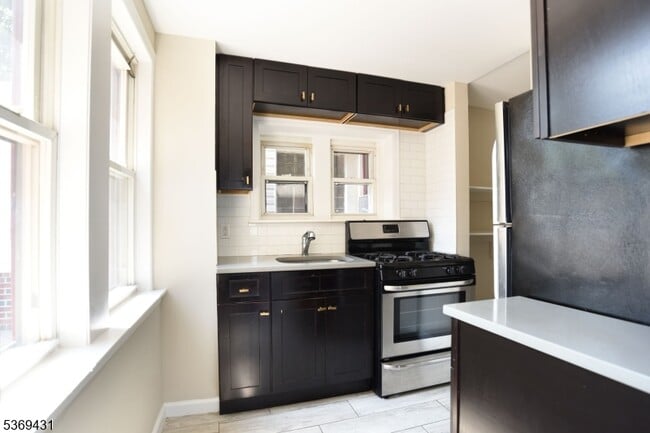 Building Photo - 285 Orchard Terrace