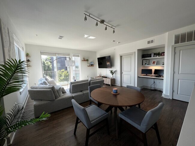 Foto del edificio - 8240 Meadow Rd