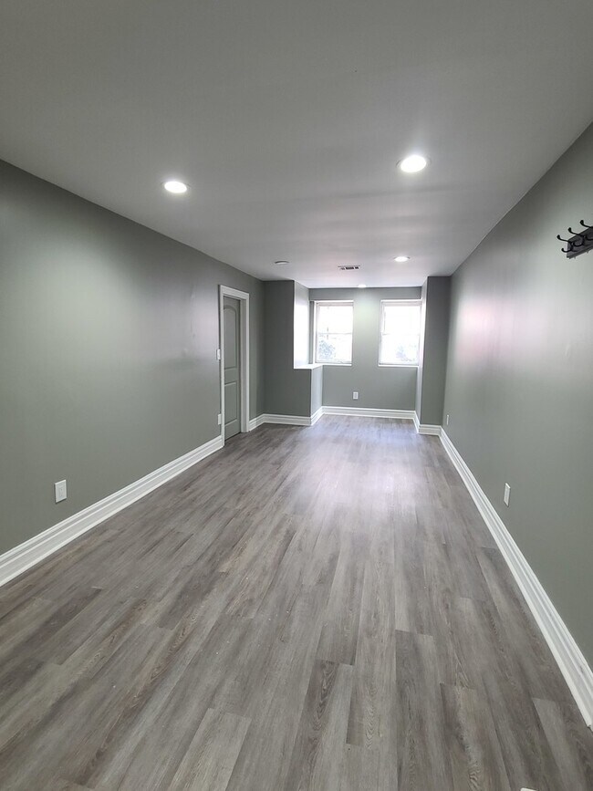 Foto del edificio - 1338 N Claremont Ave