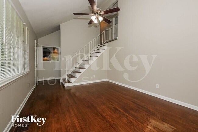 Foto del edificio - 1517 Flicker Rd