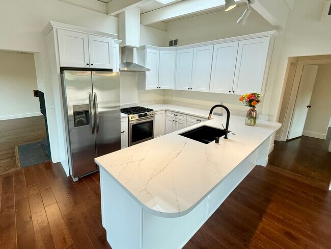 Kitchen - 2701 Oharte Rd House