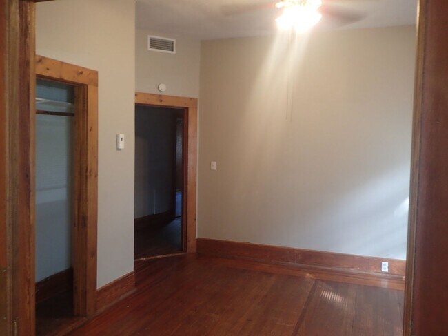 Building Photo - 4911 Worth St #2