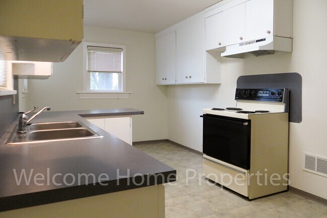 Building Photo - Comfortable 2 Bedroom Home With Shade Trees