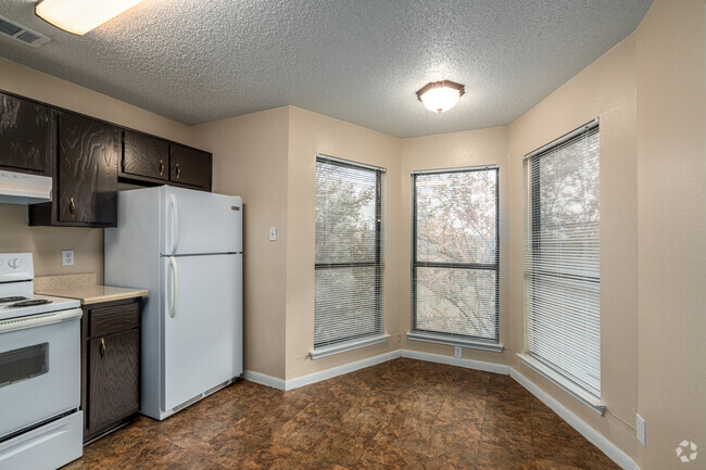 2BR, 1.5BA - 1178SF - Dining Room - Cedar Station Apartments