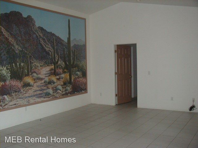 Building Photo - 3 br, 2 bath House - 2440 E. Calle Bacardi