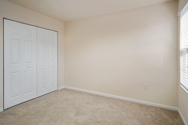 Building Photo - 73 Java Ln