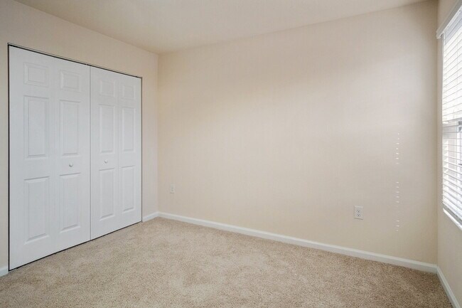 Building Photo - 73 Java Ln