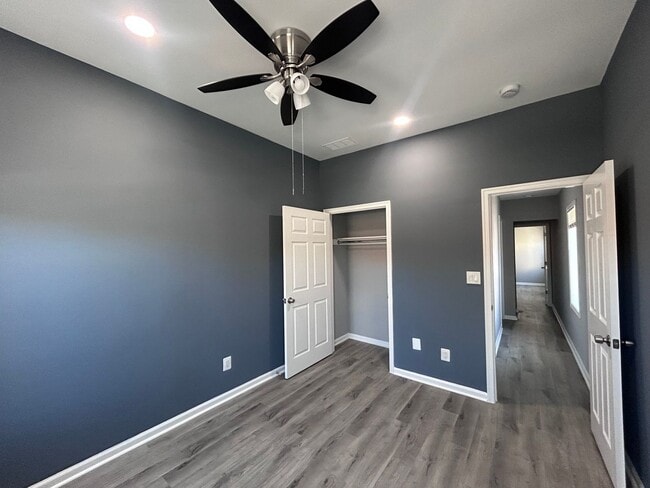 Building Photo - Baltimore - 2 + Den Bedrooms and 1.5 baths Available!