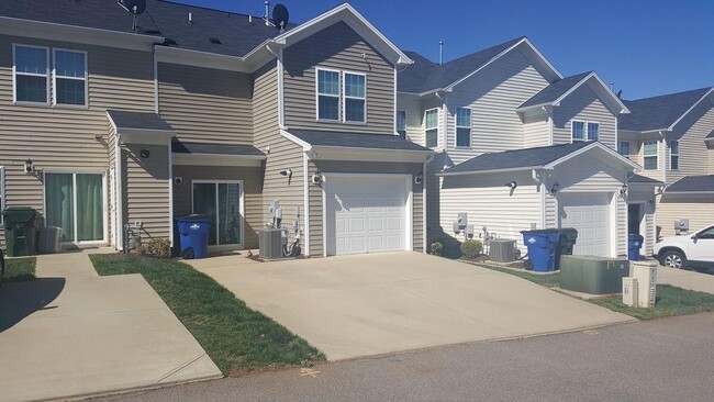 Building Photo - 1035 Ileagnes Rd