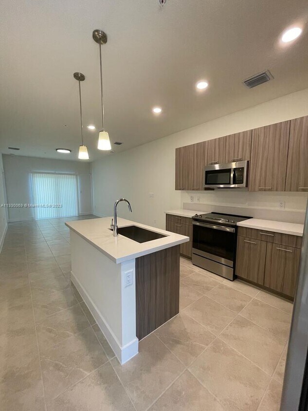 Foto principal - 8201 NW 41st St