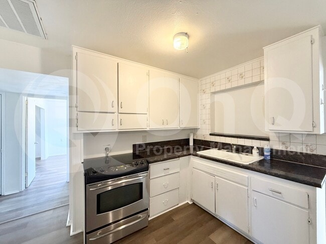 Building Photo - 915 W Piedmont Rd