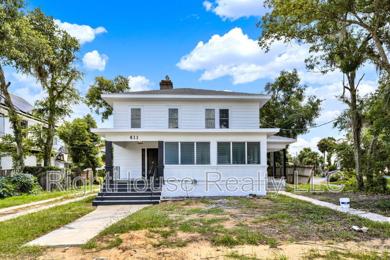 Primary Photo - 611 S Grove St