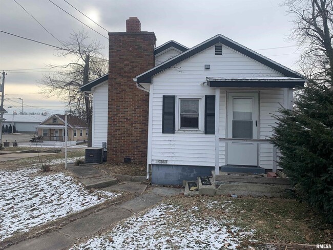 Building Photo - 1213 E Moneta Ave