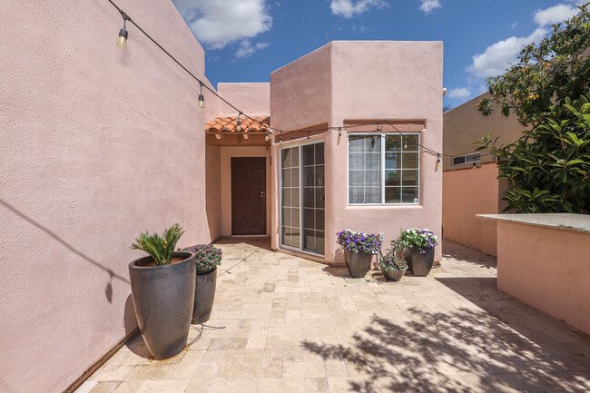 Building Photo - 6730 N Calle De Calipso