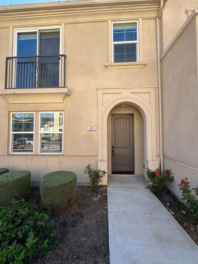 Building Photo - 465 Pecana St