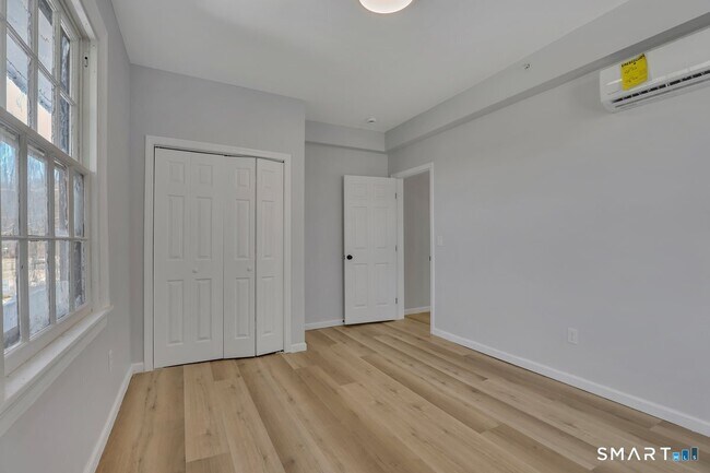 Foto del edificio - 192 Hartford Rd