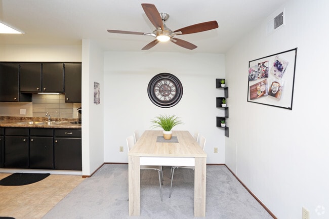Dining Room - Edgemont Park
