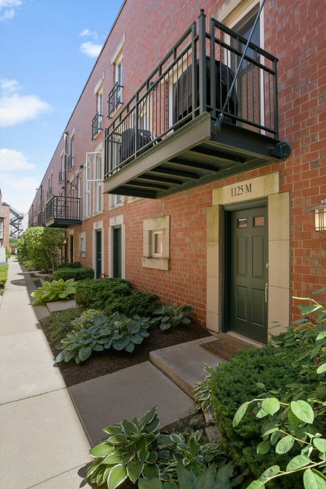 Building Photo - 1125 W Newport Ave