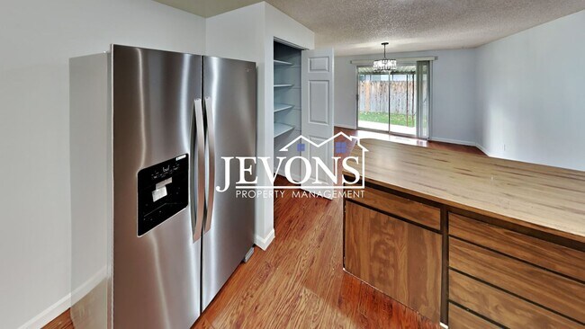 Foto del edificio - Explore a welcoming single-family home, st...