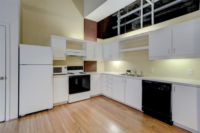 Building Photo - 705 Main St