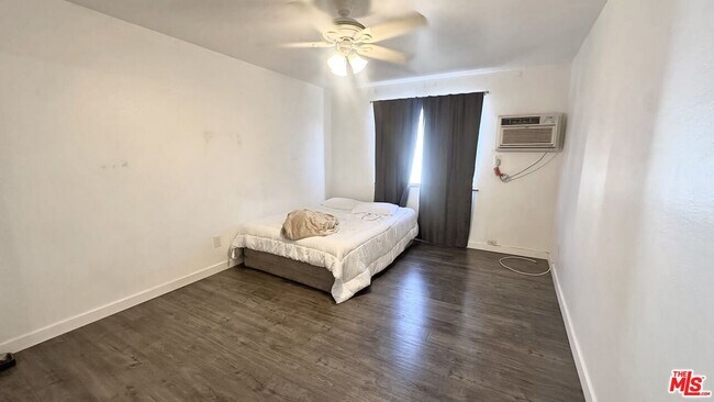 Foto del edificio - 18530 Hatteras St