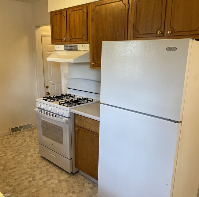 Building Photo - 3 br, 1.5 bath House - 3765 Hanchett St