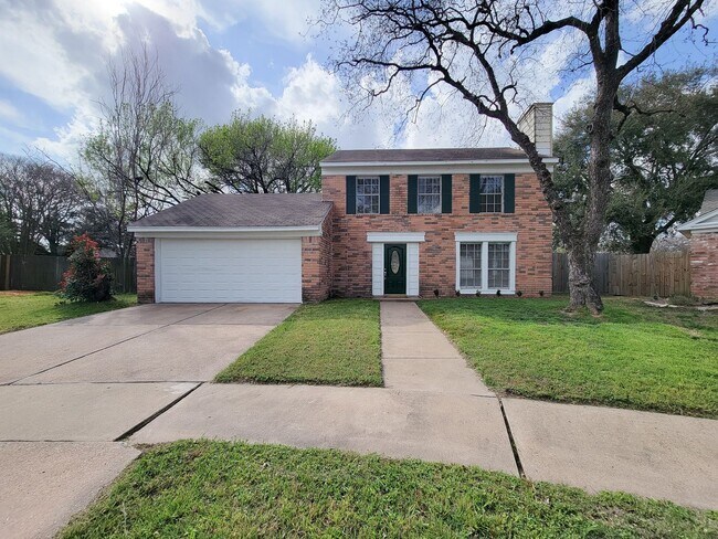 Foto del edificio - Welcome home to a bright & spacious retreat in sought-after Steeplechase where comfort, function ...