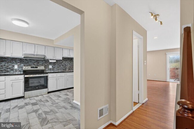 Foto del edificio - 6427 Old Scotts Ct