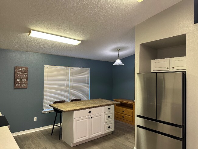 Building Photo - 6347 Ironside Dr S