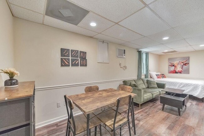 Building Photo - 1502 Rockcrest Way
