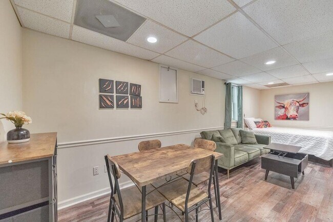 Foto del edificio - 1502 Rockcrest Way
