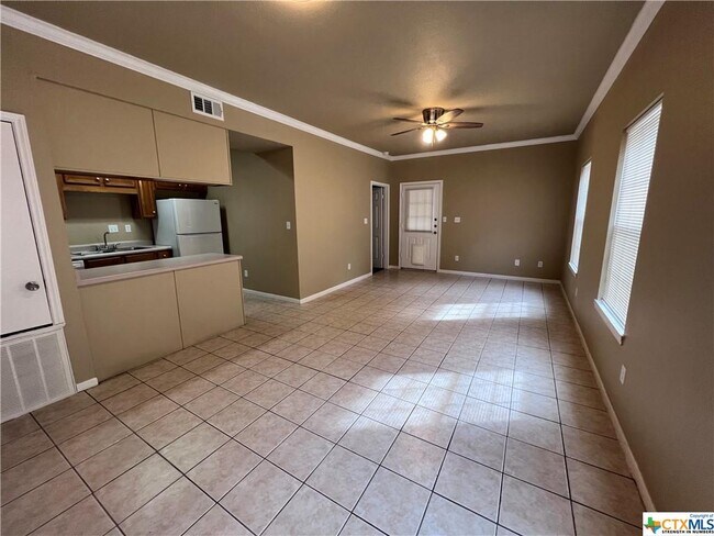 Building Photo - 315 Briarbend Dr