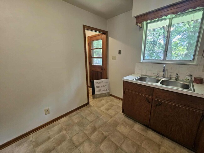 Foto del edificio - 2 Bedroom 1 Bath Duplex Kent Ohio 44240