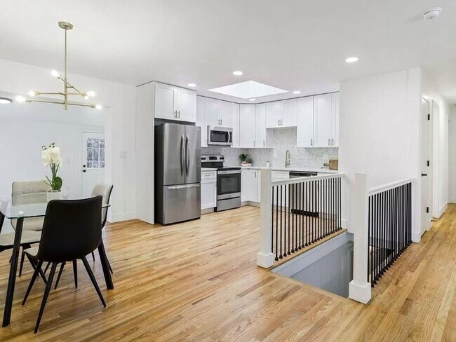 Building Photo - 4 Bedroom Single Family Home in Denver