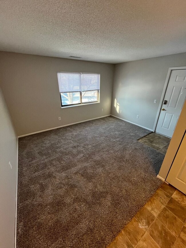 Building Photo - One bedroom apartment