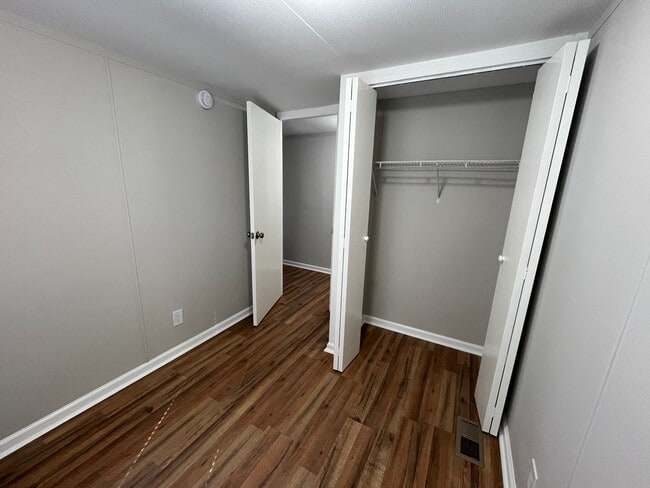 Foto del edificio - 6803 Waters Ave