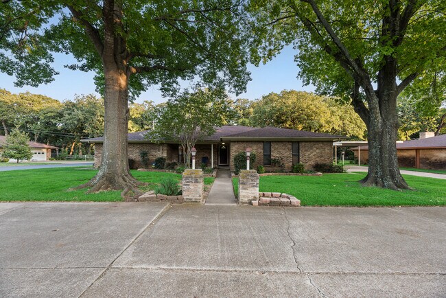 Foto del edificio - 763 Moore Rd