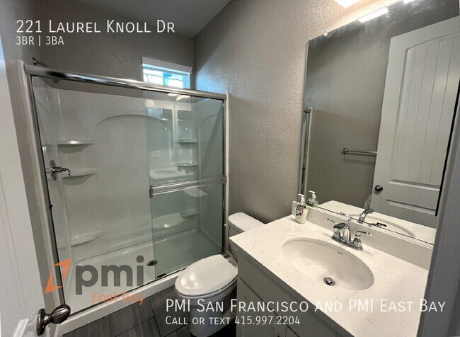 Foto del edificio - 221 Laurel Knoll Dr